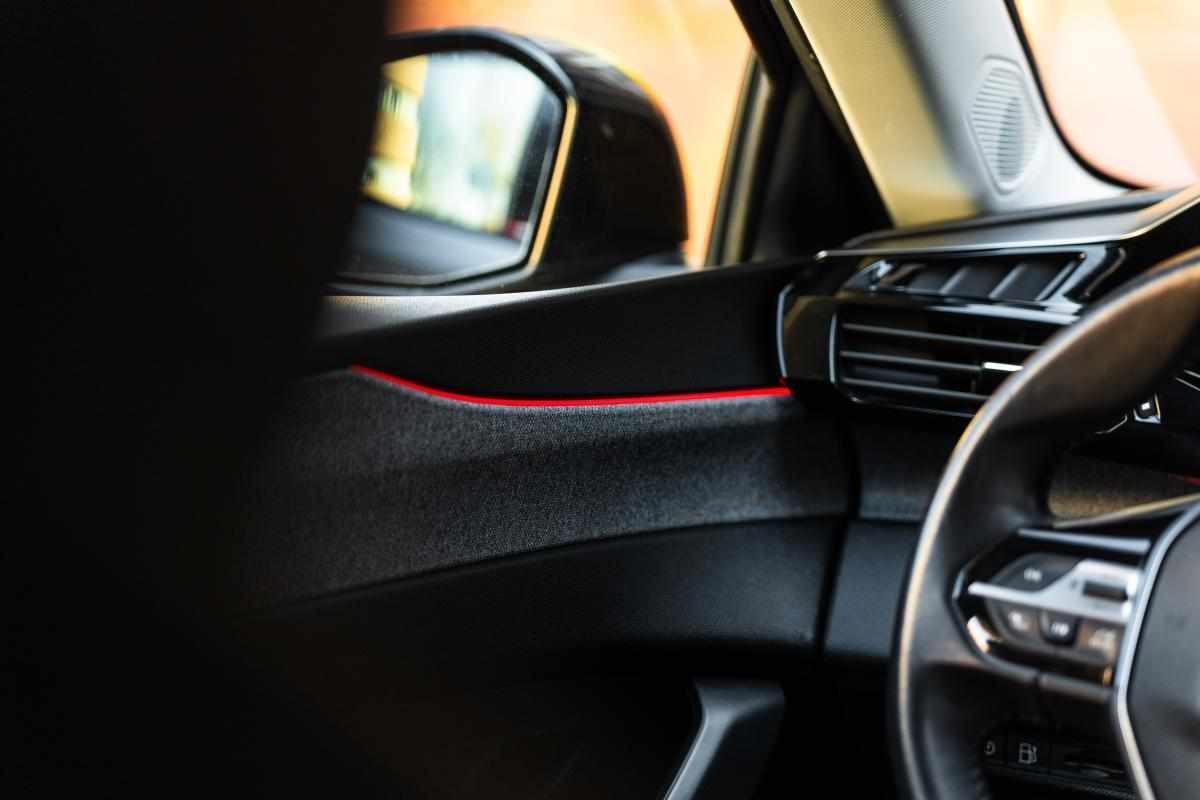 peugeot-308-1-6-hybrid-2023-gasolina-1598cc