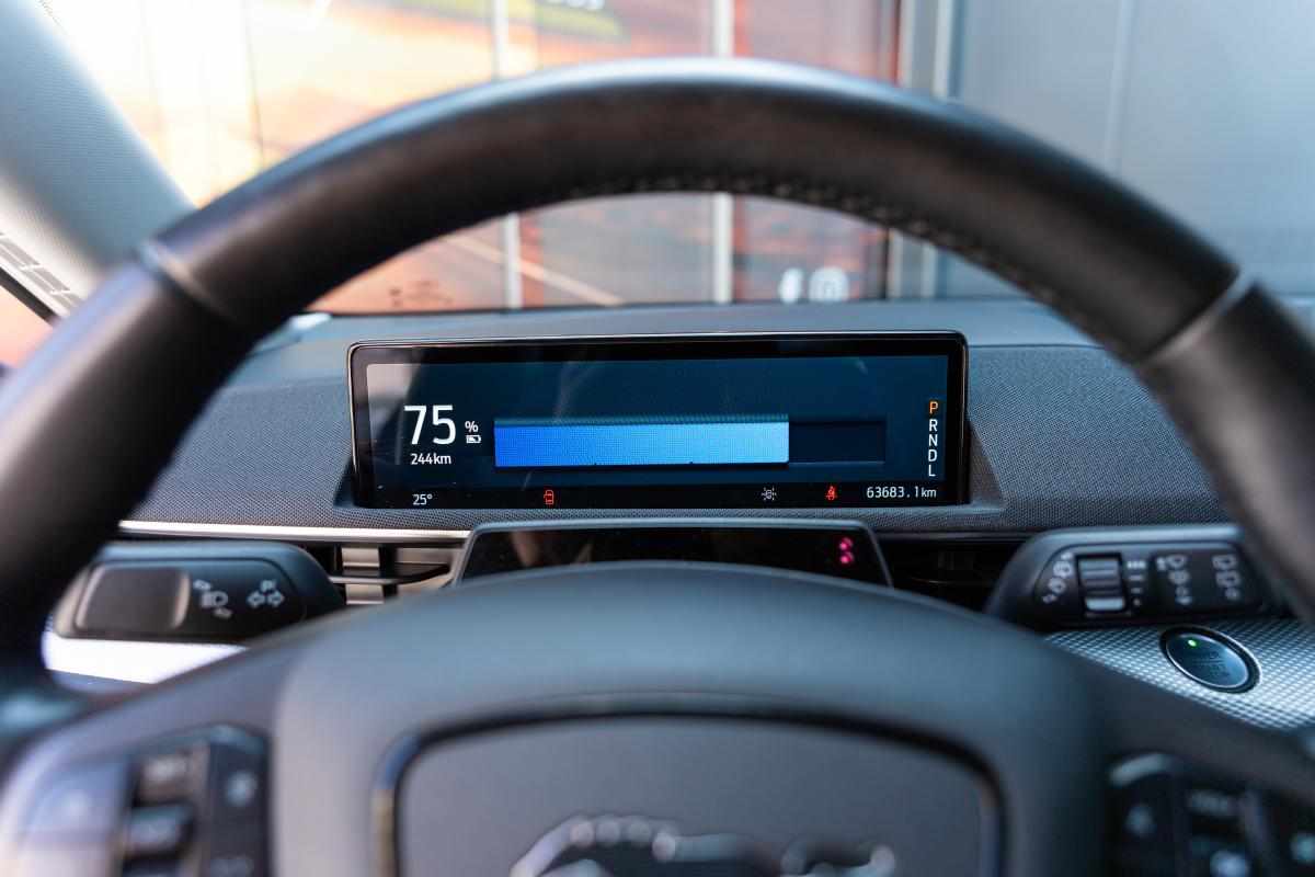 ford-mustang-mach-e-standard-range-2022-eletrico