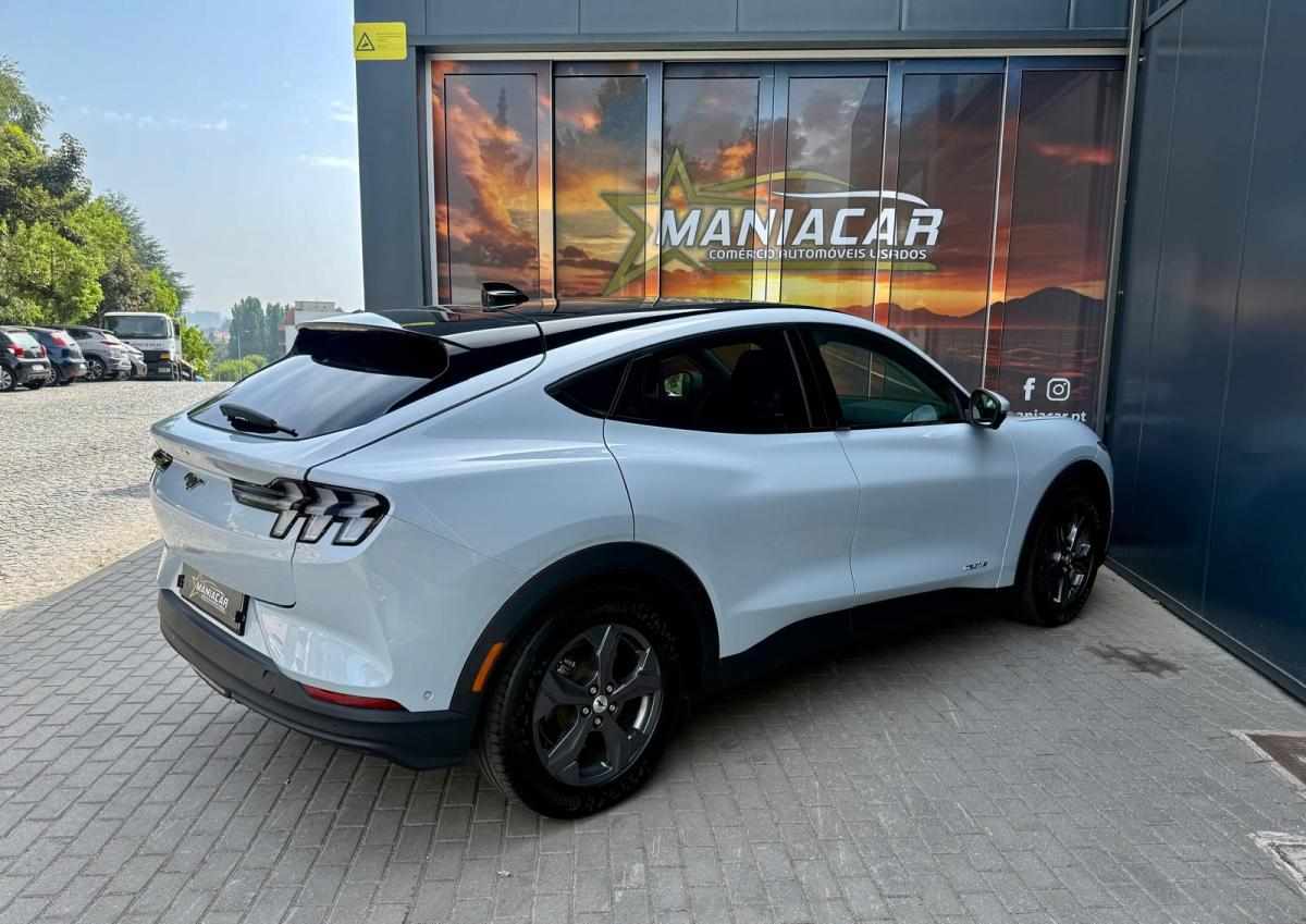 ford-mustang-mach-e-standard-range-awd-2023-eletrico