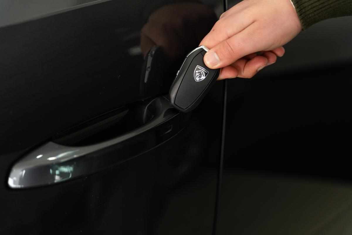 peugeot-3008-1-2-hybrid-2024-gasolina-1199cc
