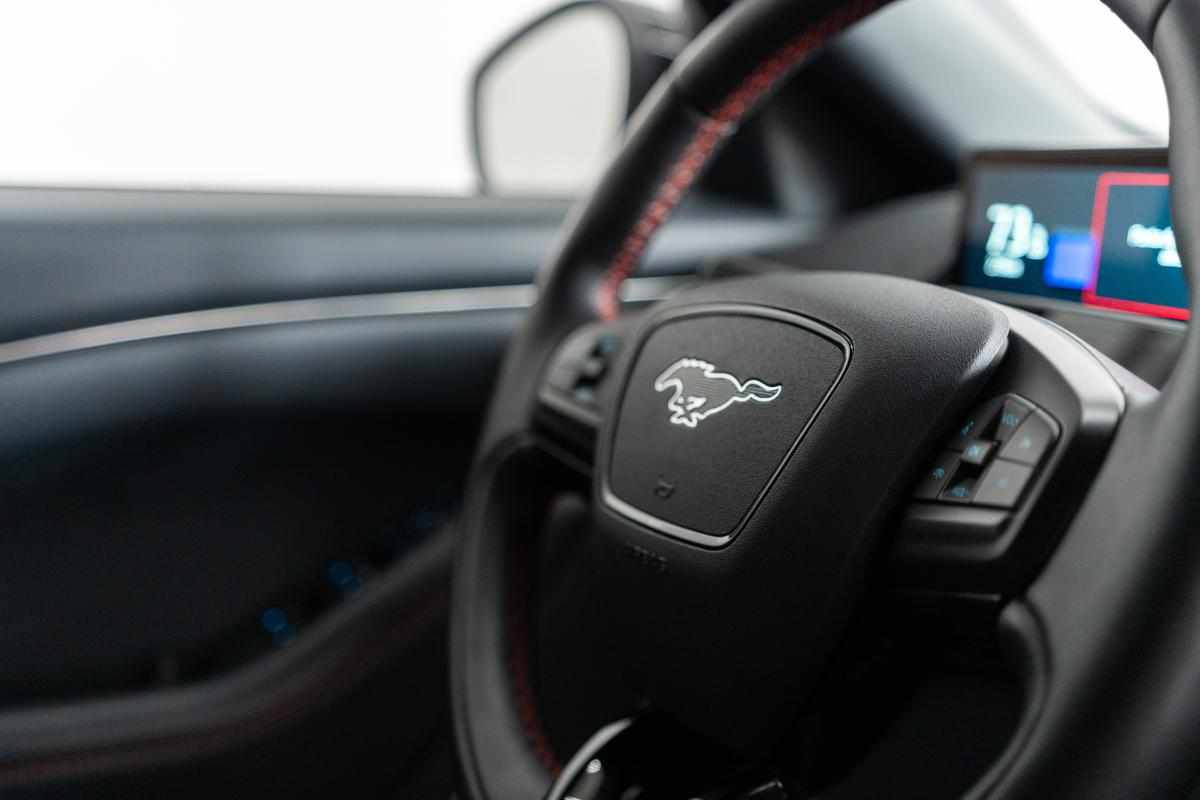 ford-mustang-mach-e-standard-range-awd-2022-eletrico