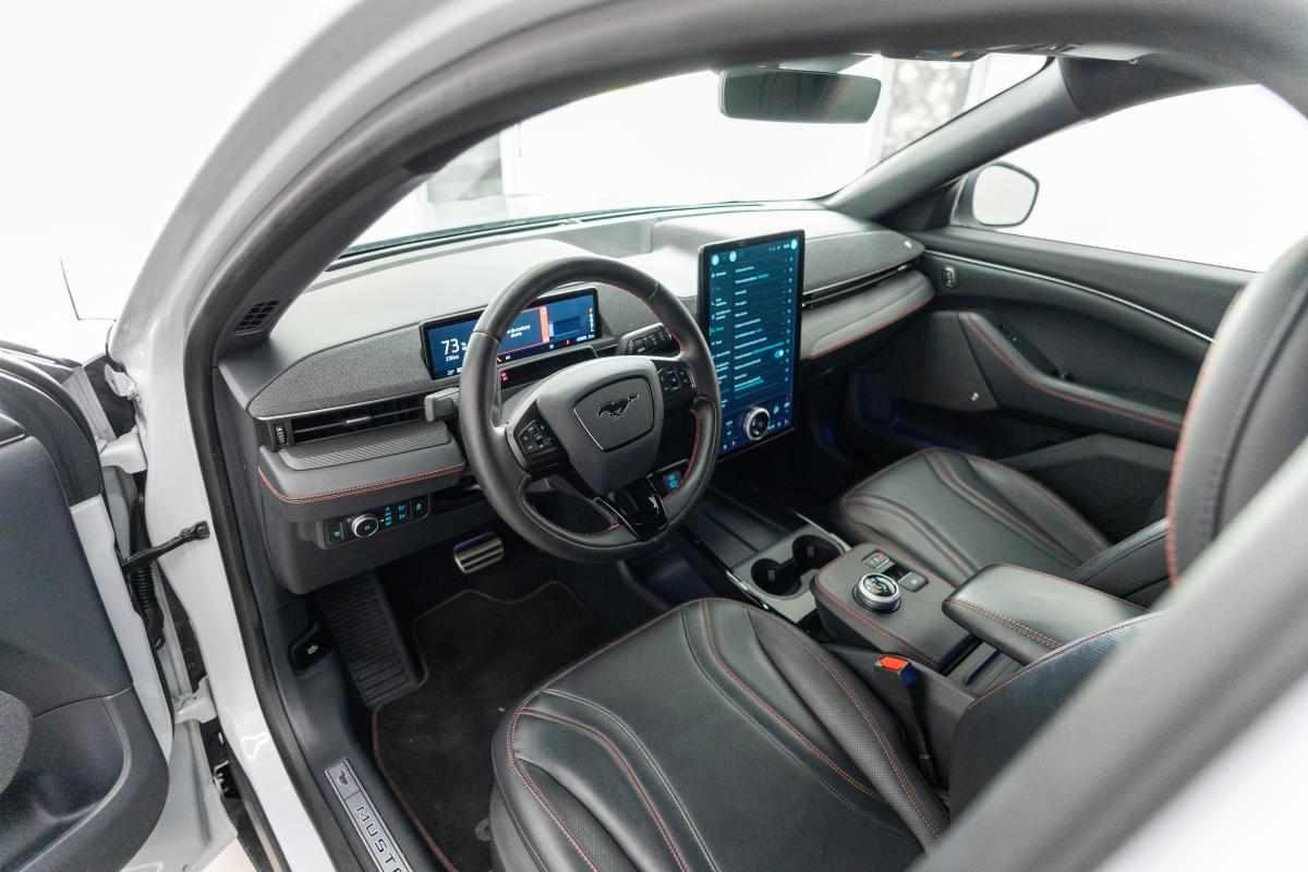 ford-mustang-mach-e-standard-range-awd-2022-eletrico