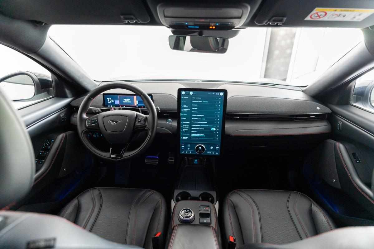 ford-mustang-mach-e-standard-range-awd-2022-eletrico