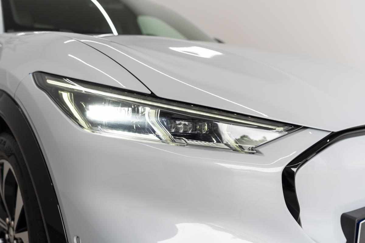 ford-mustang-mach-e-standard-range-awd-2022-eletrico