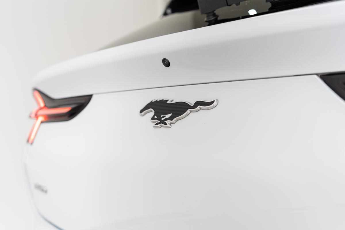 ford-mustang-mach-e-standard-range-awd-2022-eletrico