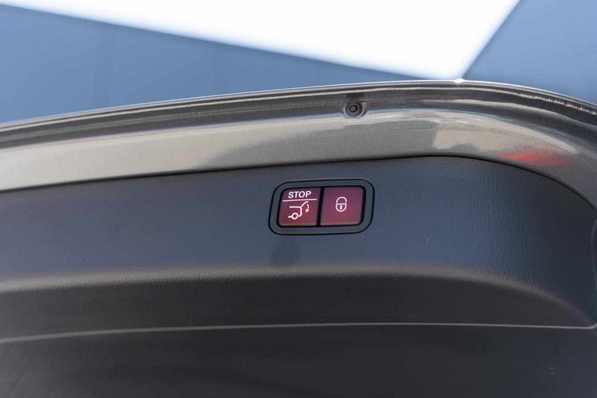 mercedes-benz-classe-c-c-300-e-2023-gasolina-1999cc