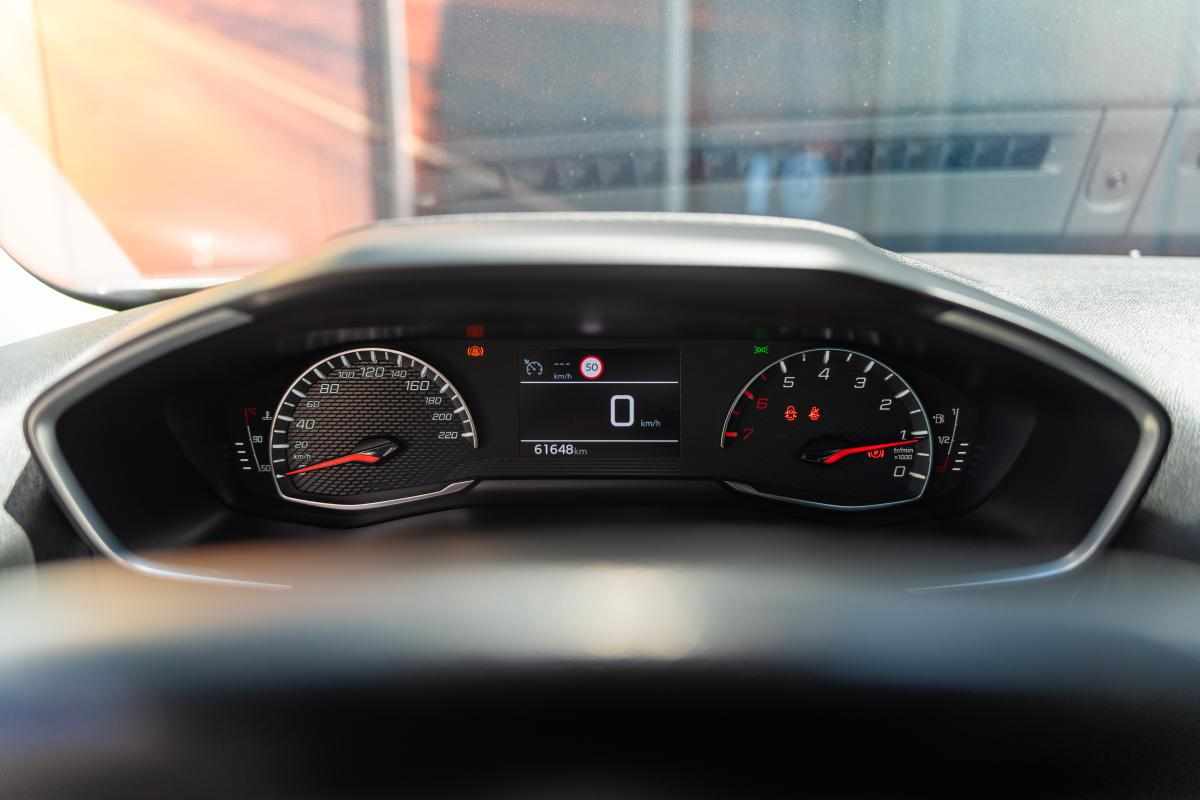 peugeot-2008-1-2-puretech-2021-gasolina-1199cc