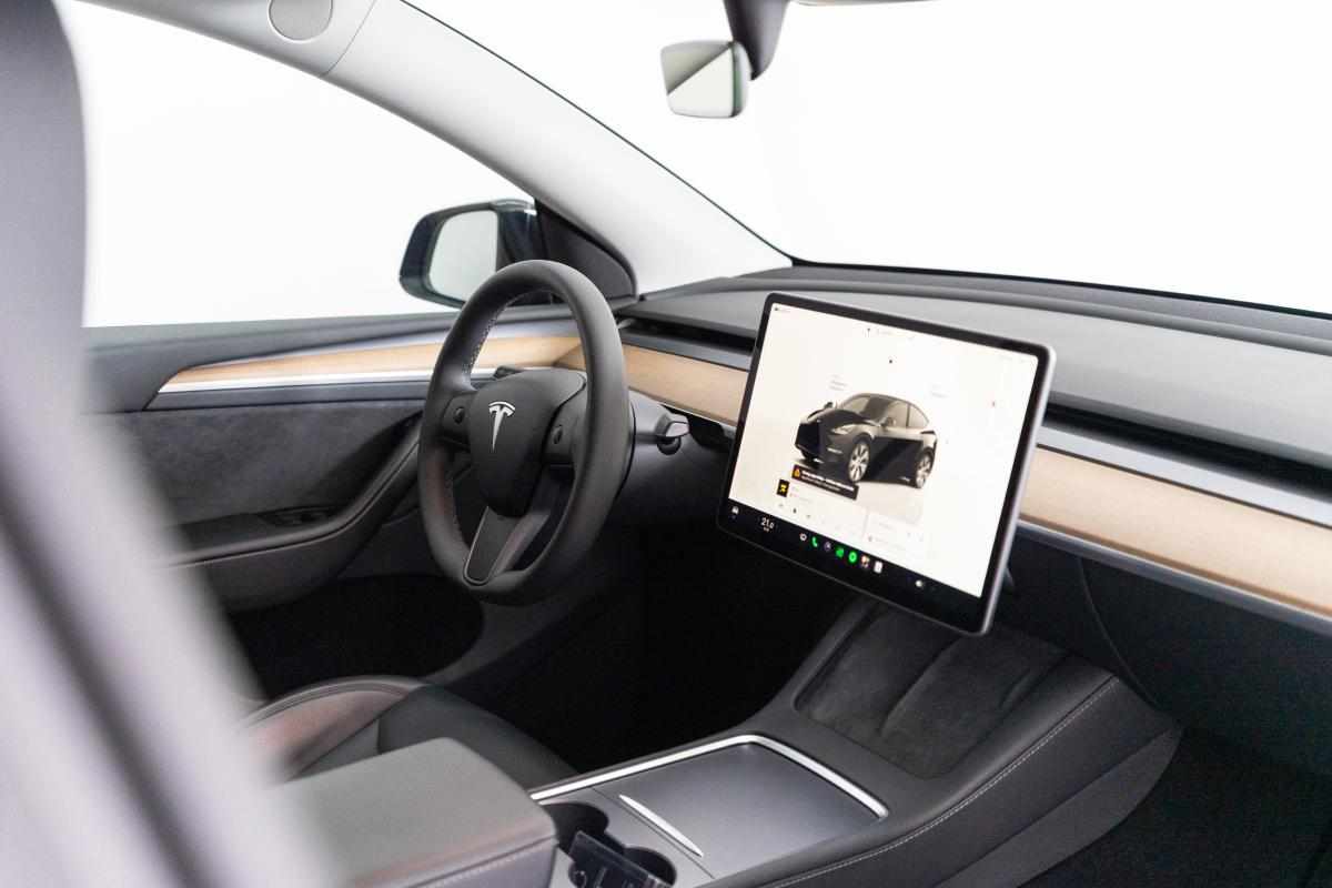 tesla-model-y-standard-range-rwd-2023-eletrico