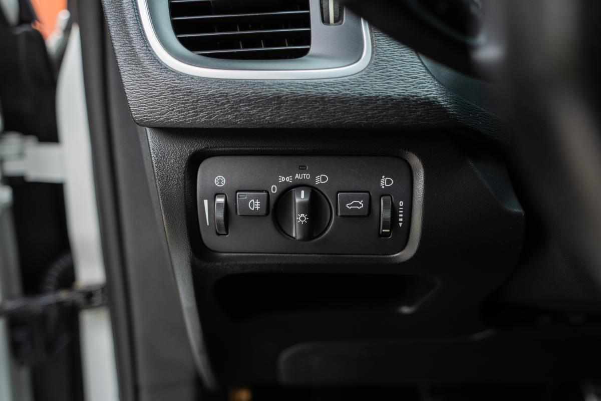 volvo-v40-1-6-d2-2013-diesel-1560cc