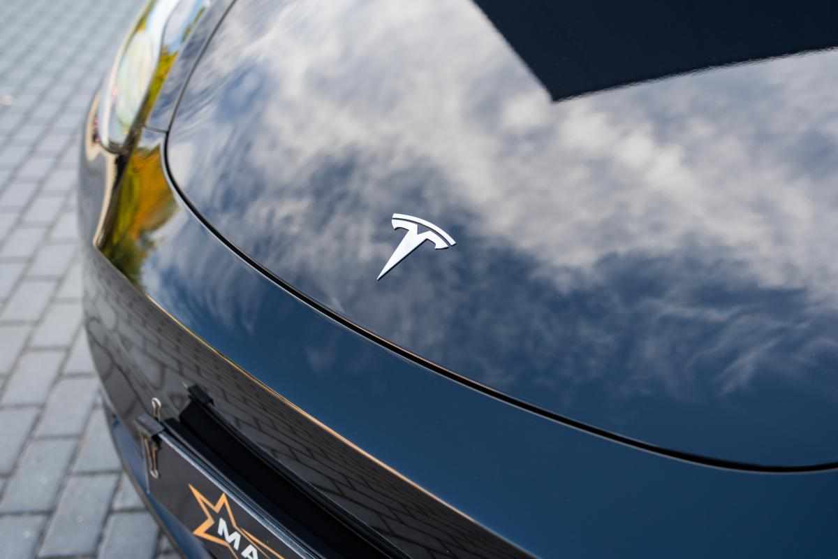 tesla-model-y-long-range-awd-2022-eletrico