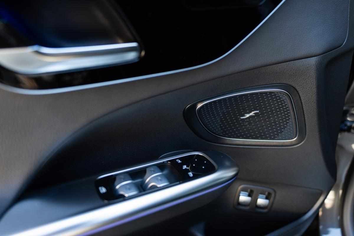 mercedes-benz-classe-c-c-300-e-2023-gasolina-1999cc