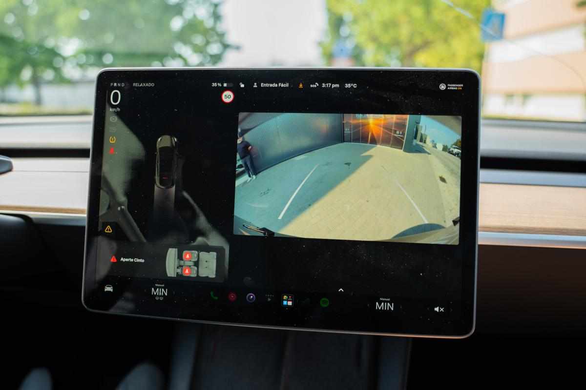 tesla-model-y-standard-range-rwd-2024-eletrico