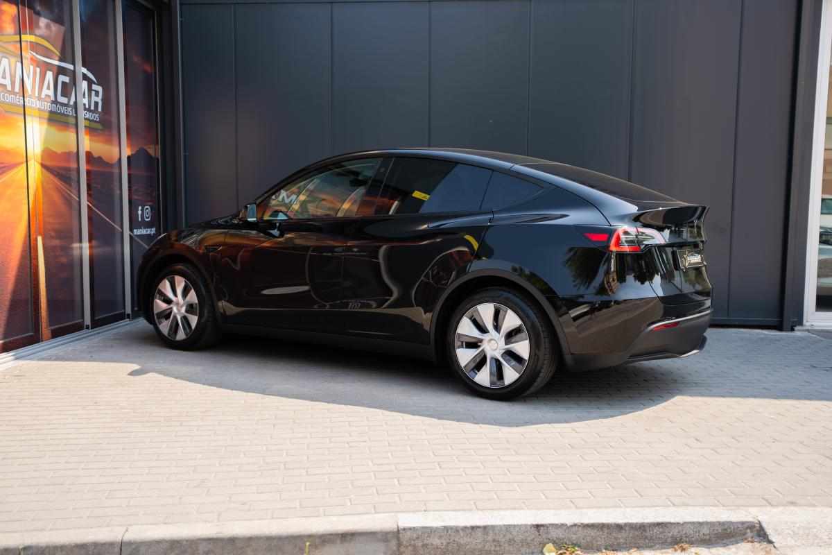 tesla-model-y-standard-range-rwd-2024-eletrico
