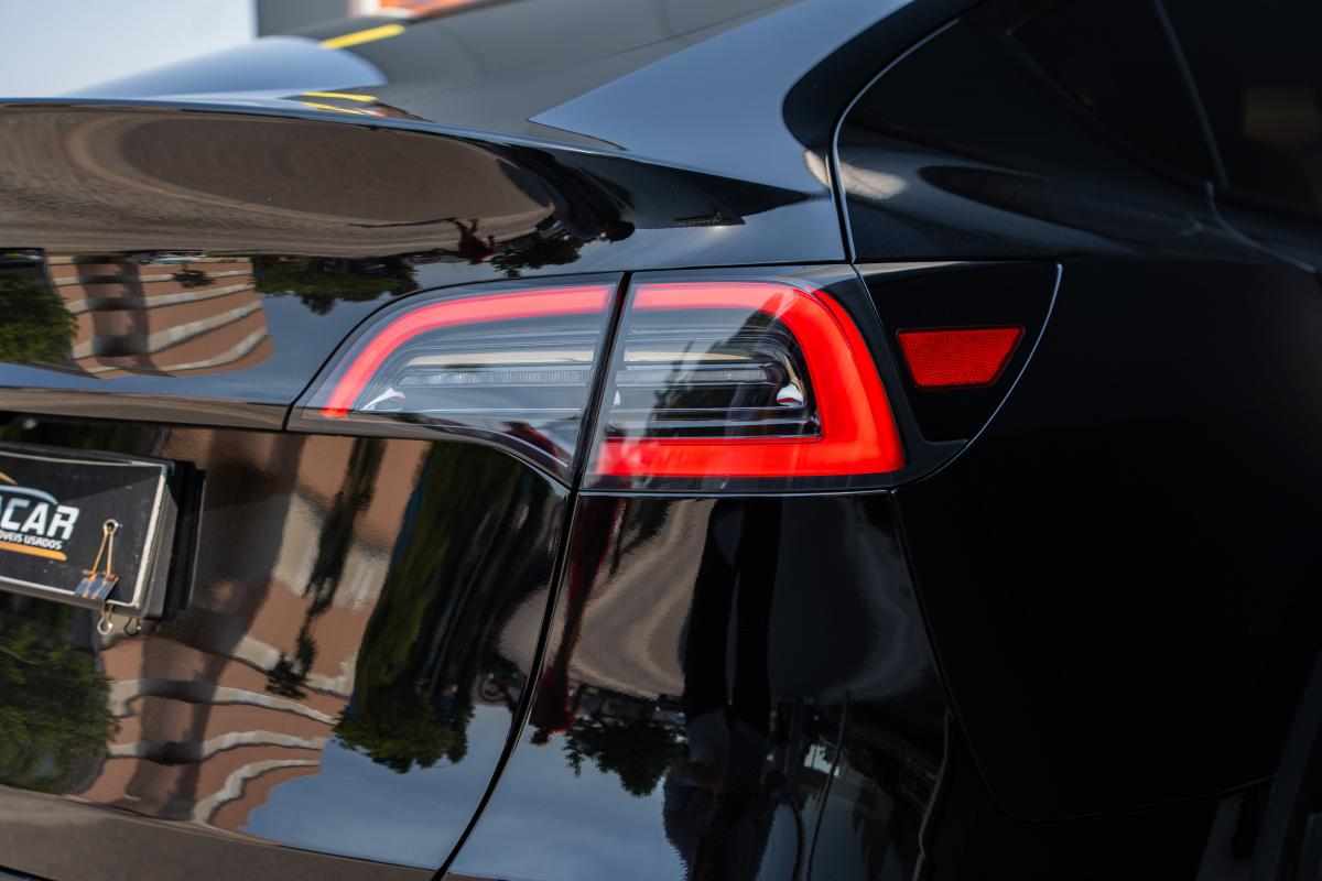 tesla-model-y-standard-range-rwd-2024-eletrico