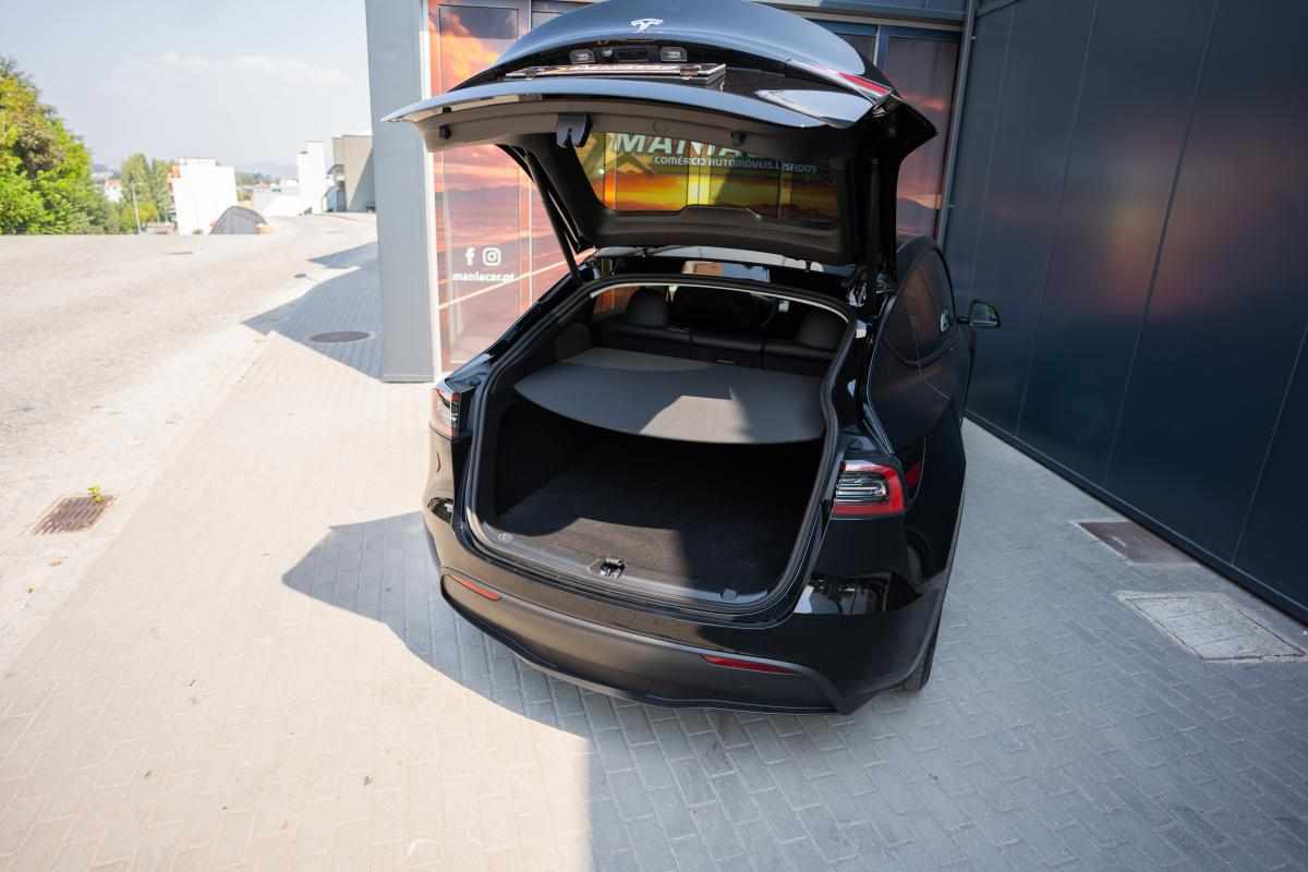 tesla-model-y-standard-range-rwd-2024-eletrico