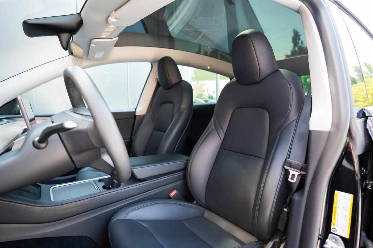 tesla-model-y-standard-range-rwd-2024-eletrico