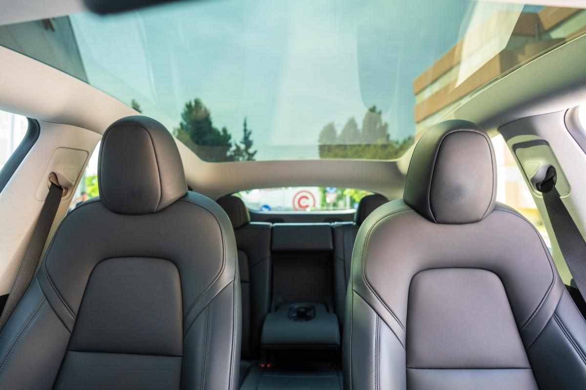 tesla-model-y-standard-range-rwd-2024-eletrico