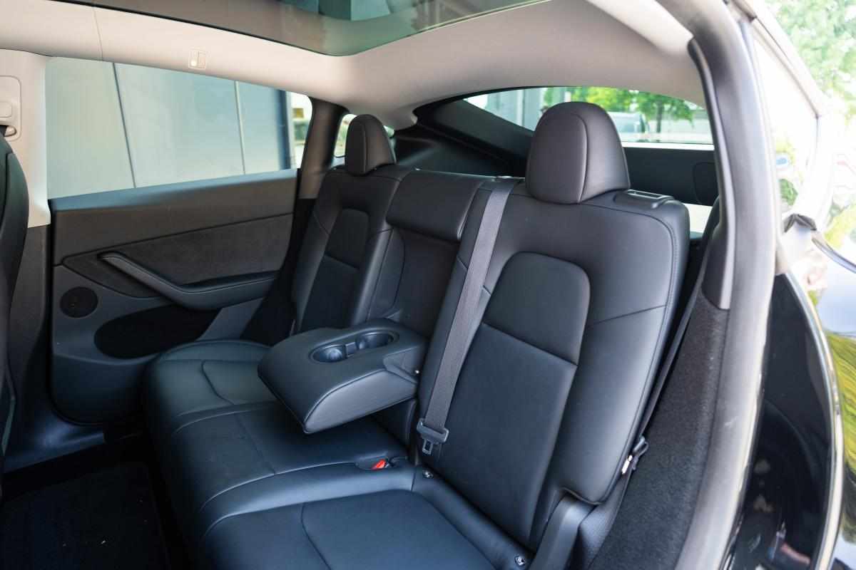 tesla-model-y-standard-range-rwd-2024-eletrico