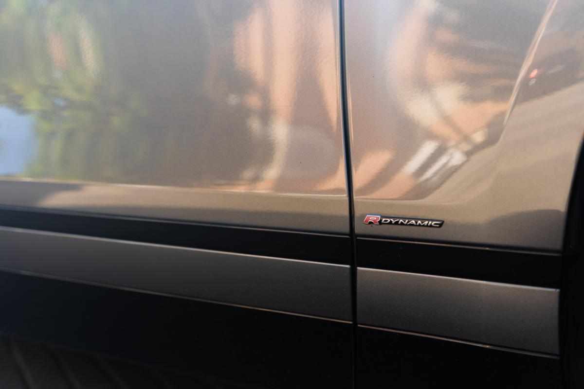 land-rover-range-rover-velar-d240-awd-2018-diesel-1999cc