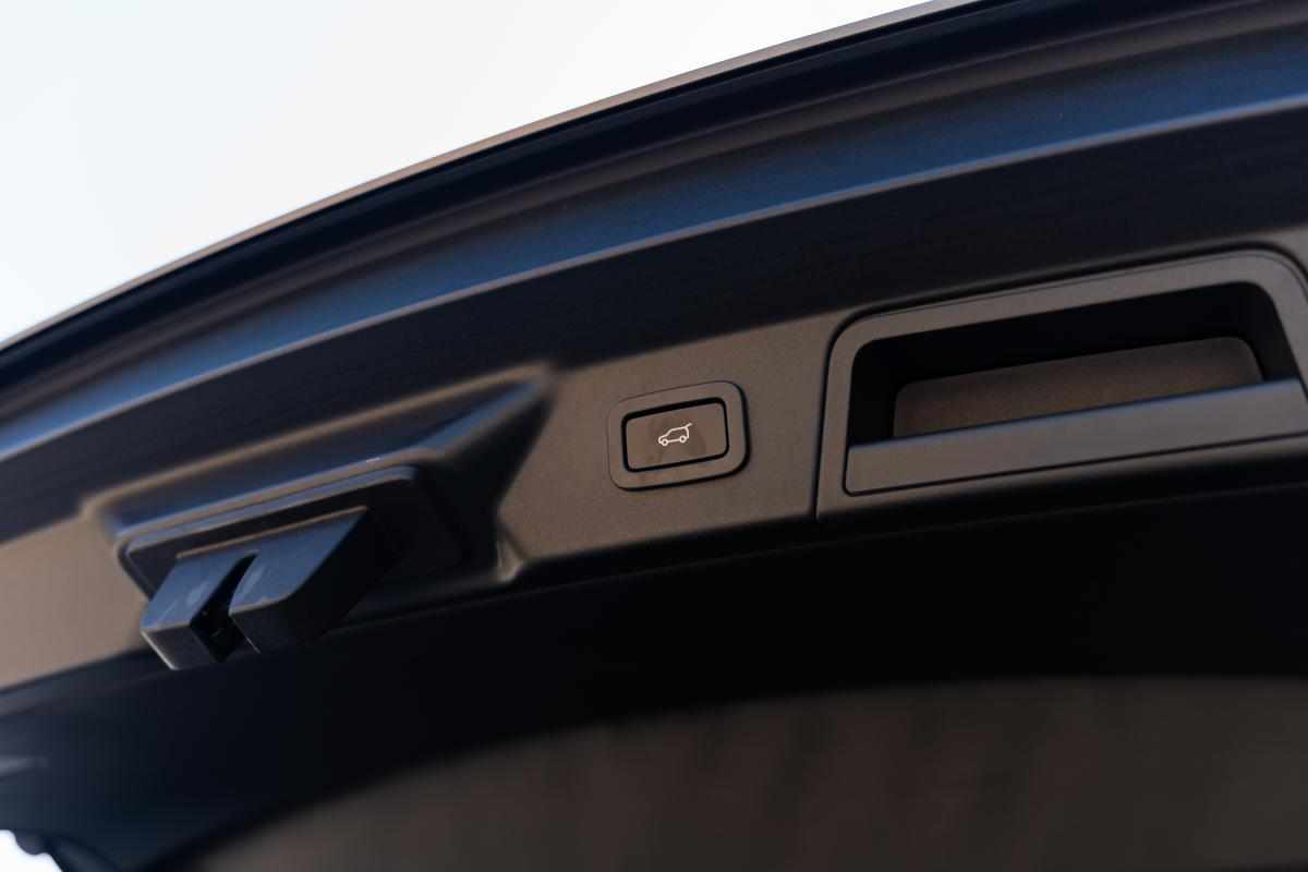 land-rover-range-rover-velar-d240-awd-2018-diesel-1999cc