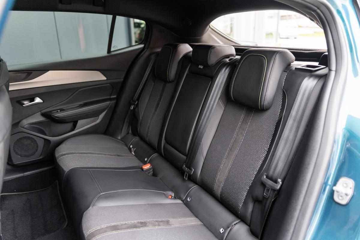 peugeot-408-1-6-phev-2024-gasolina-1598cc