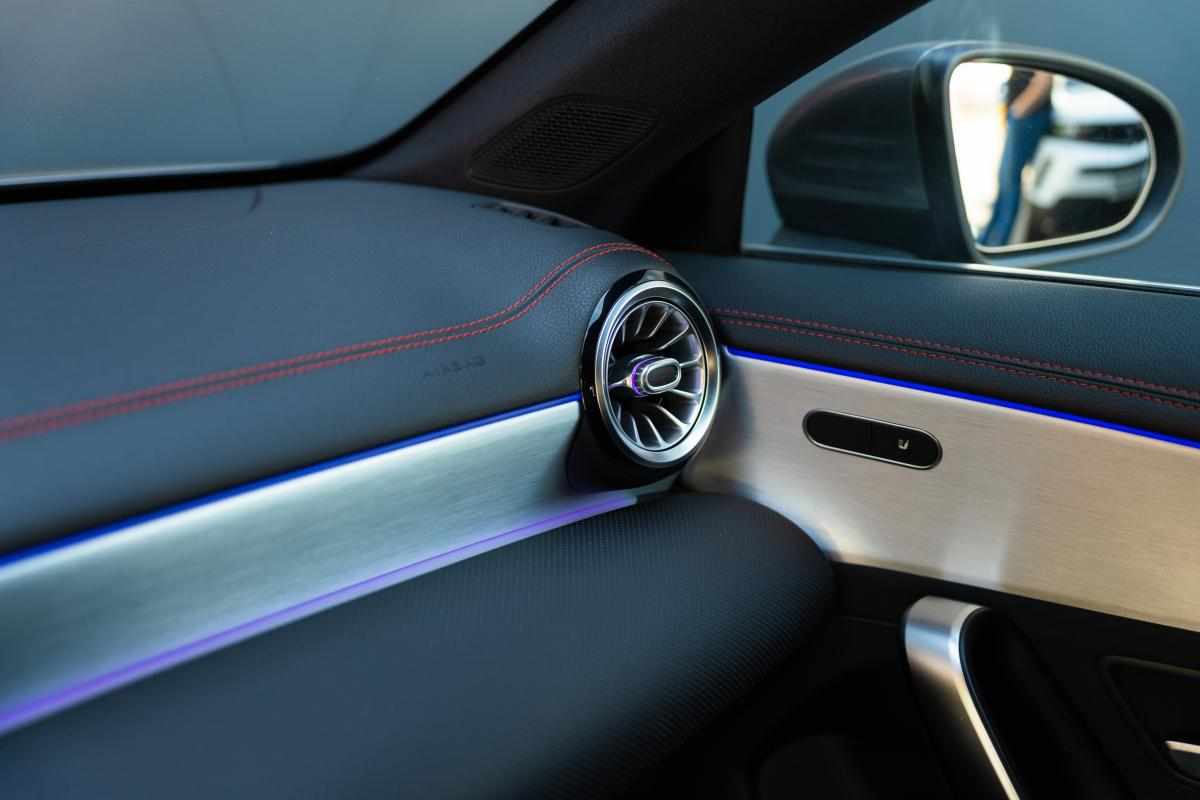 mercedes-benz-cla-250-e-2020-gasolina-1332cc