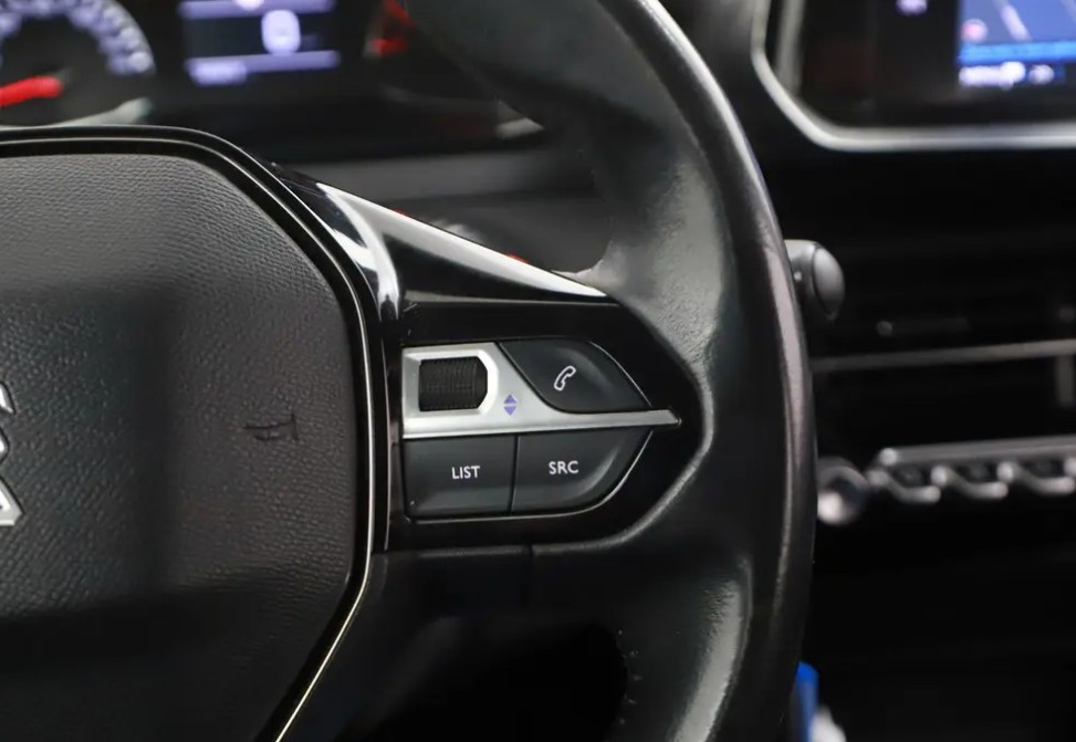 peugeot-2008-2022-gasolina-1199cc