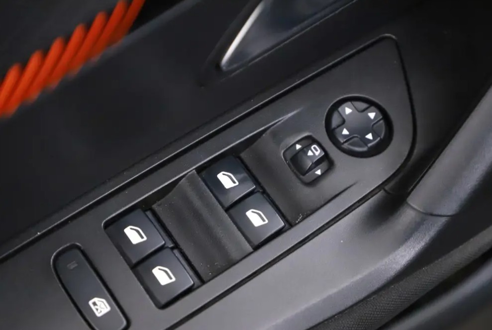 peugeot-2008-2022-gasolina-1199cc