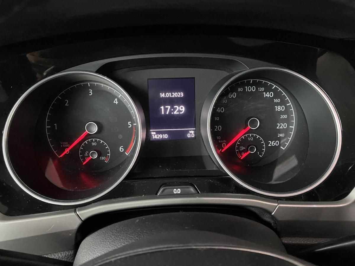 volkswagen-touran-2018-diesel-1598cc