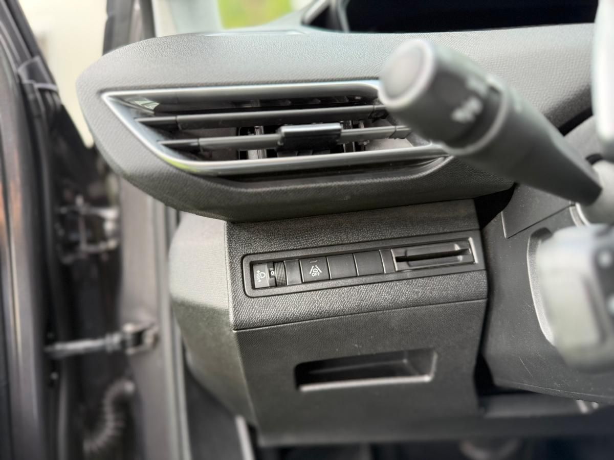 peugeot-5008-2022-diesel-1499cc