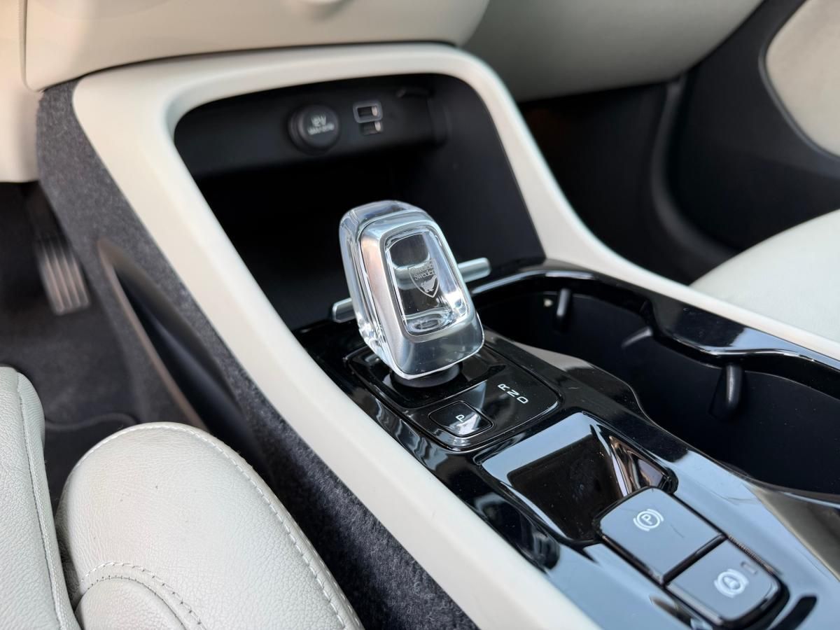 volvo-xc40-2022-gasolina-1477cc