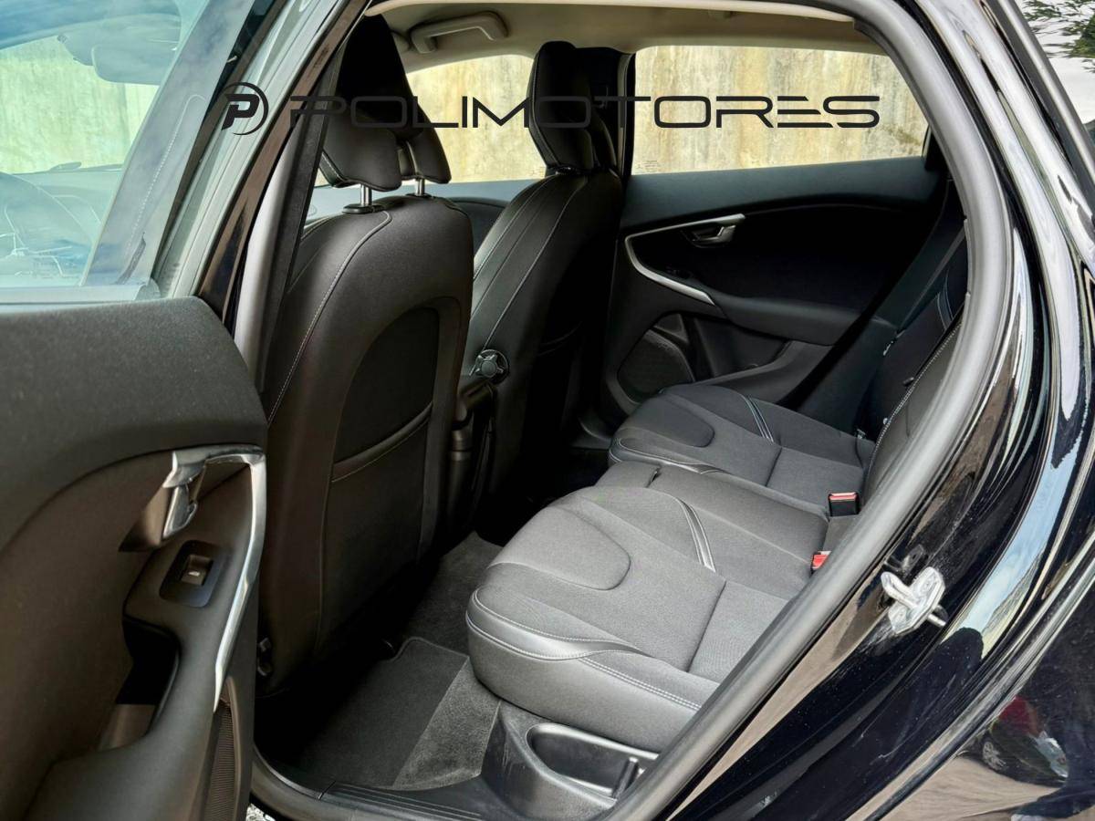 volvo-v40-2017-gasolina-1498cc