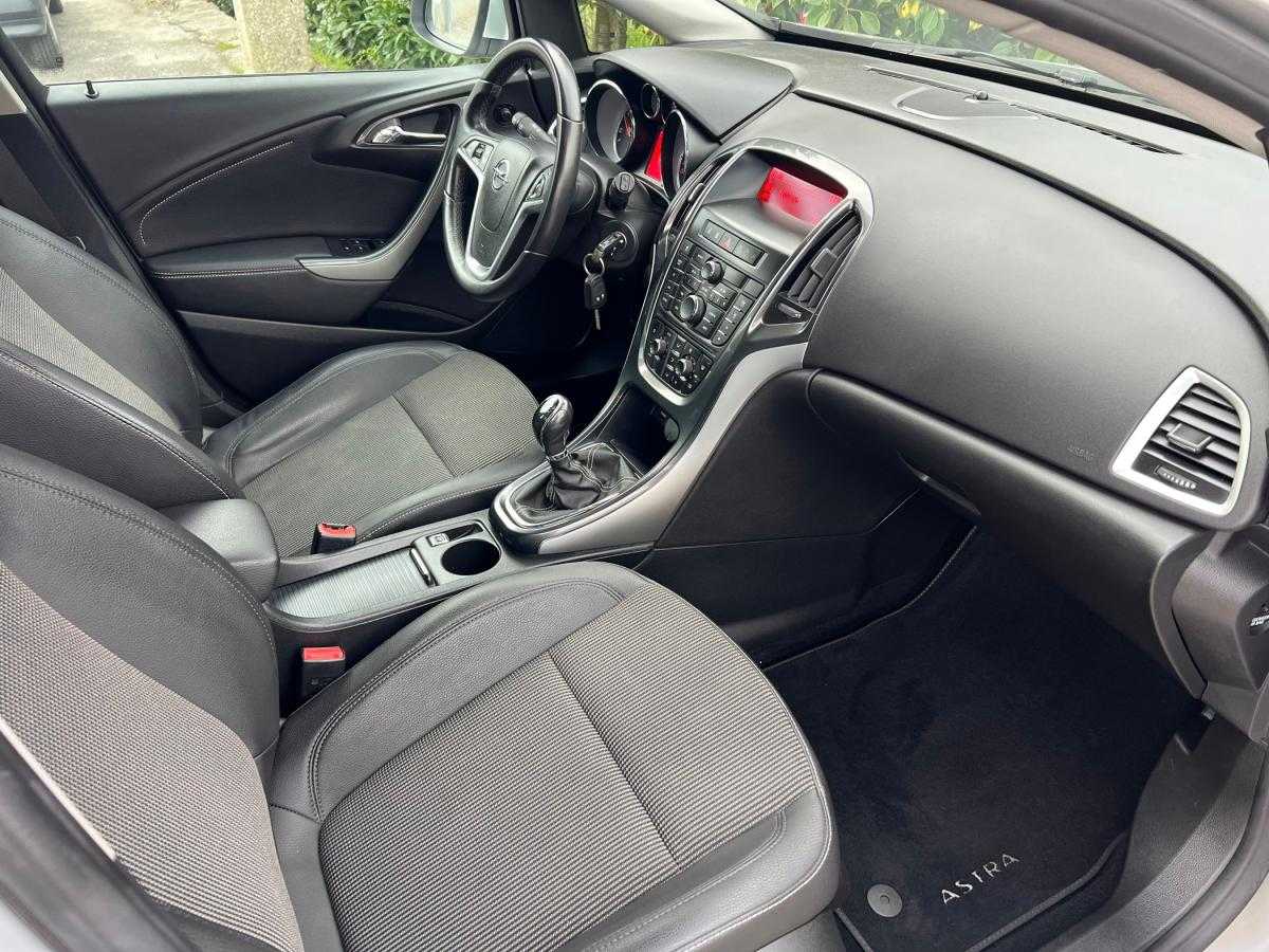 opel-astra-sport-tourer-2013-diesel-1686cc