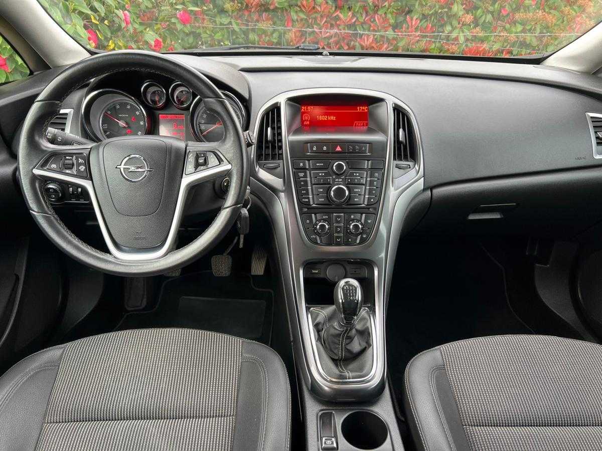 opel-astra-sport-tourer-2013-diesel-1686cc