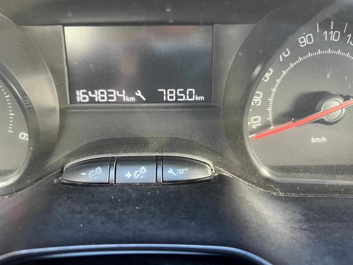 peugeot-208-2015-diesel-1398cc