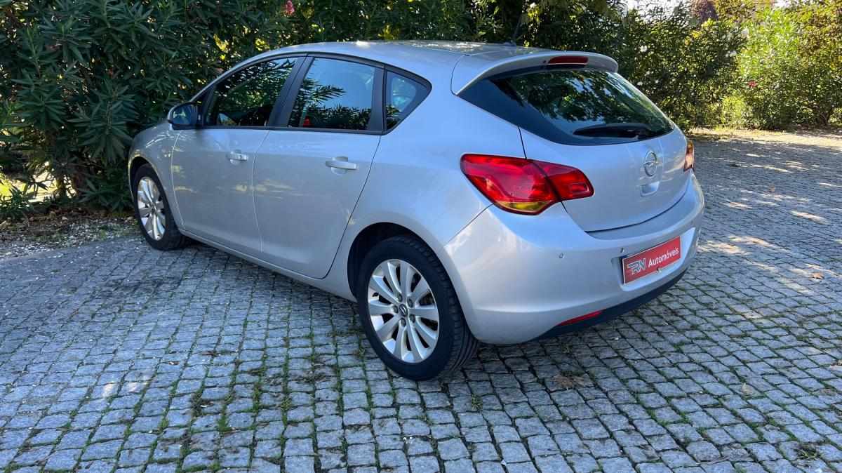 opel-astra-2011-diesel-1686cc