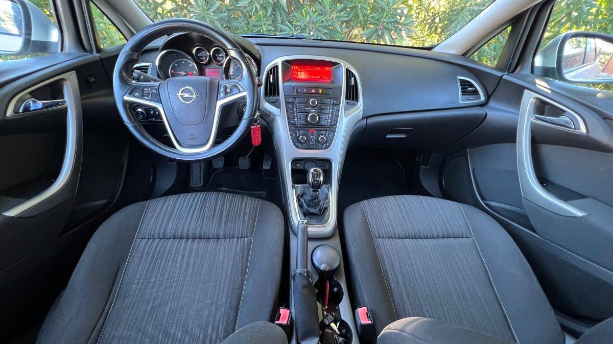 opel-astra-2011-diesel-1686cc