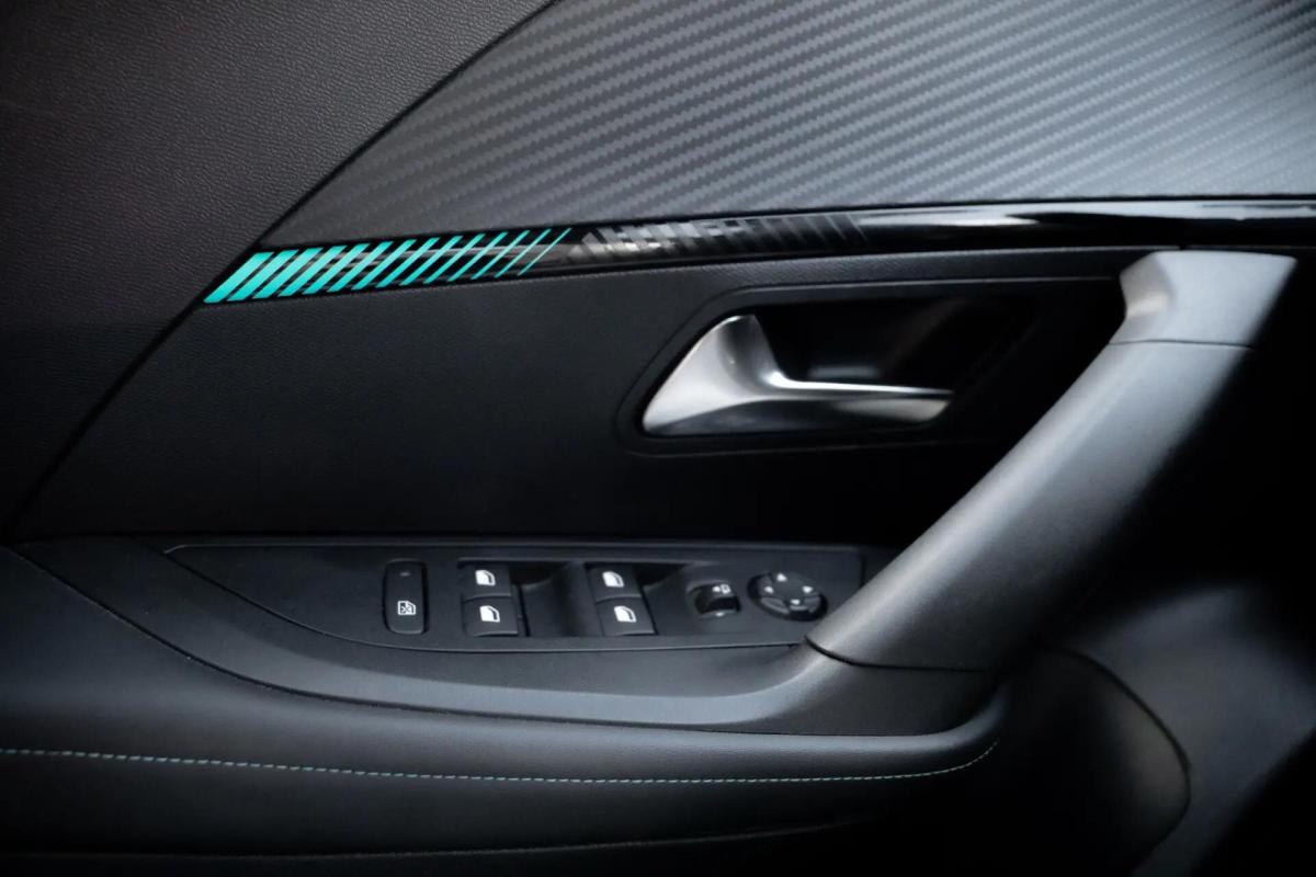 peugeot-2008-2023-gasolina-1199cc