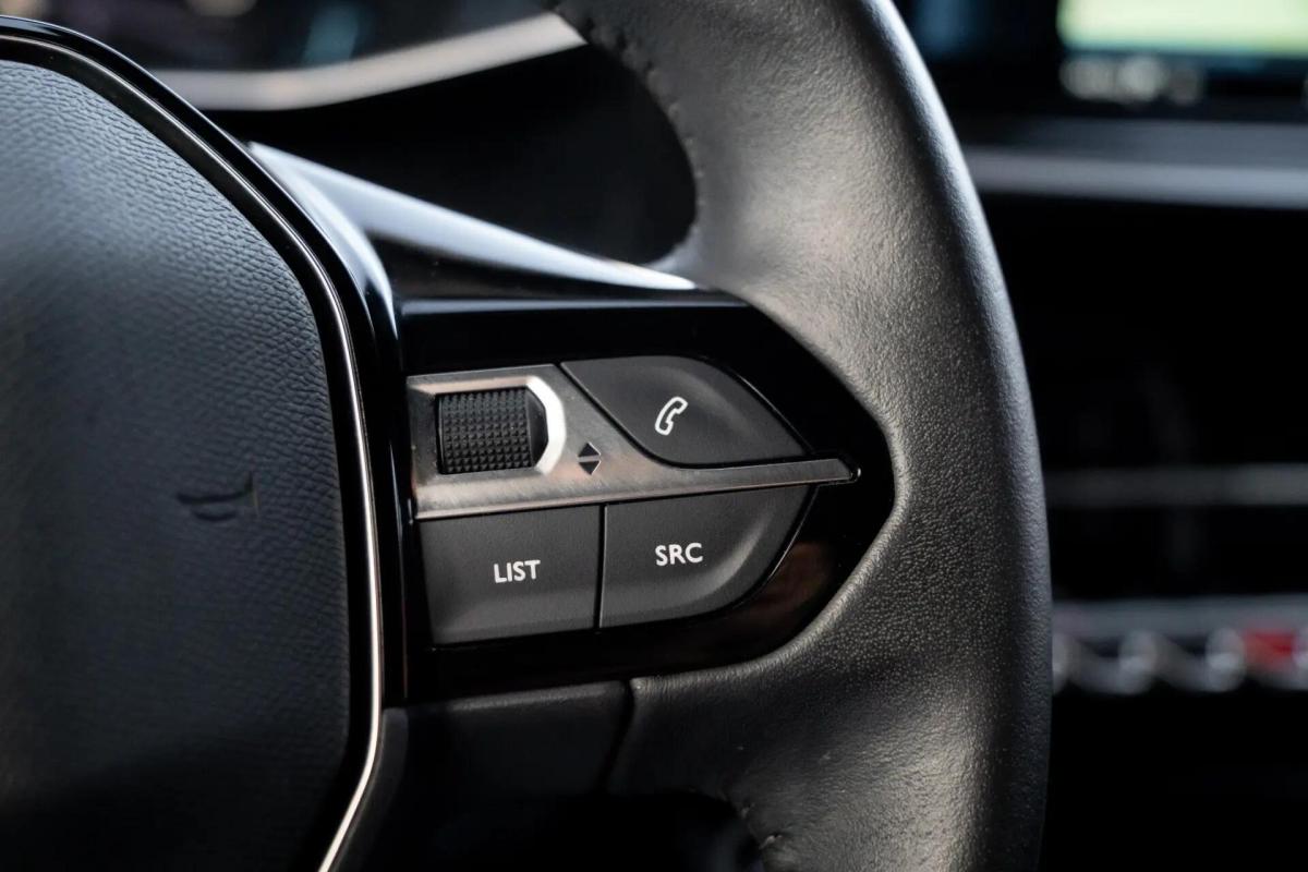 peugeot-2008-2023-gasolina-1199cc