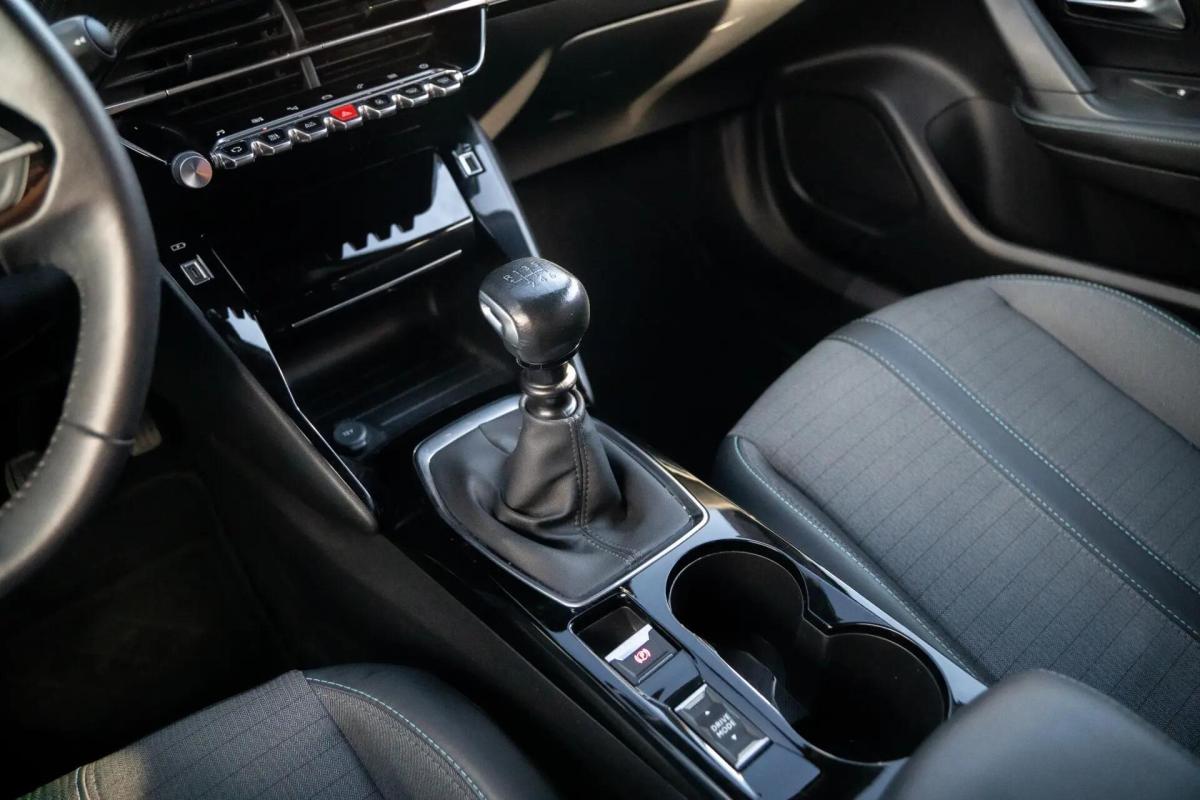 peugeot-2008-2023-gasolina-1199cc