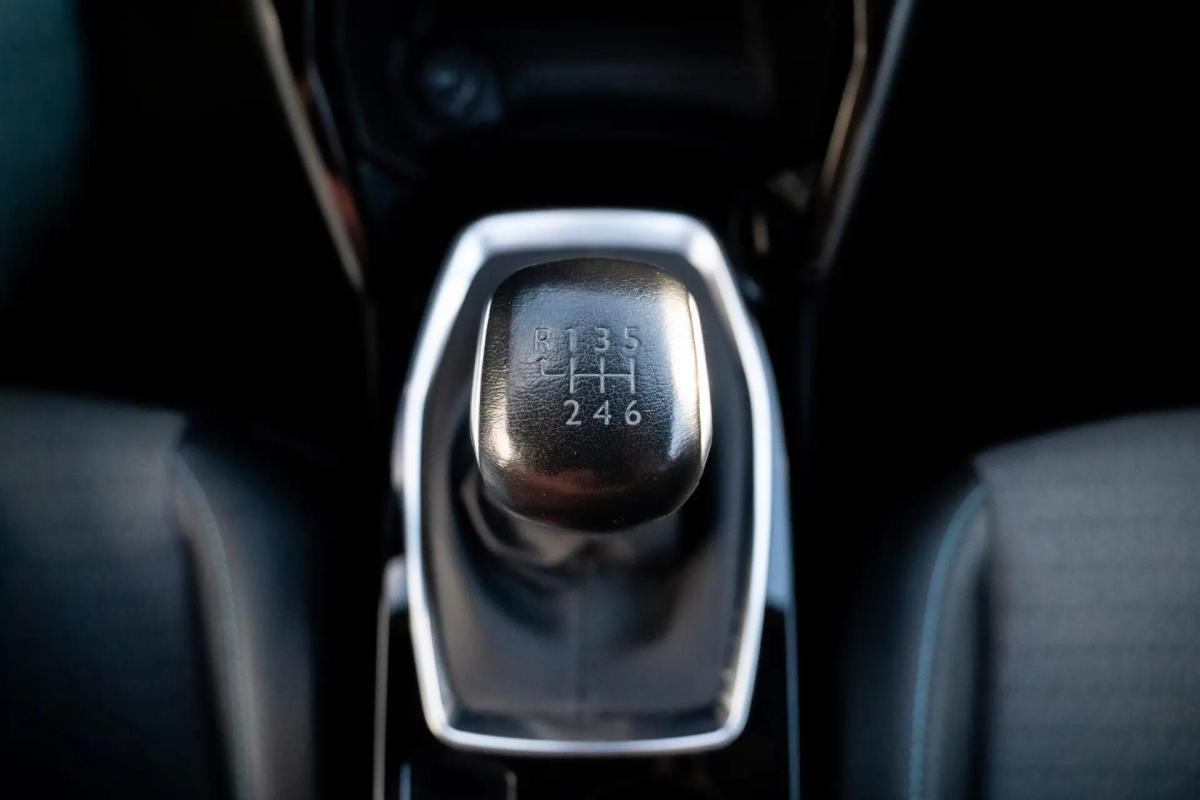 peugeot-2008-2023-gasolina-1199cc