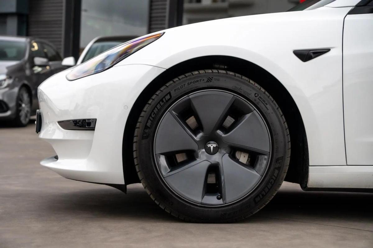tesla-model-3-2021-eletrico-0cc