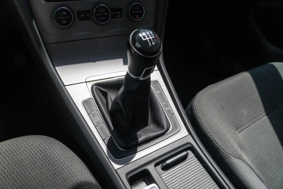 volkswagen-golf-2016-diesel-1598cc