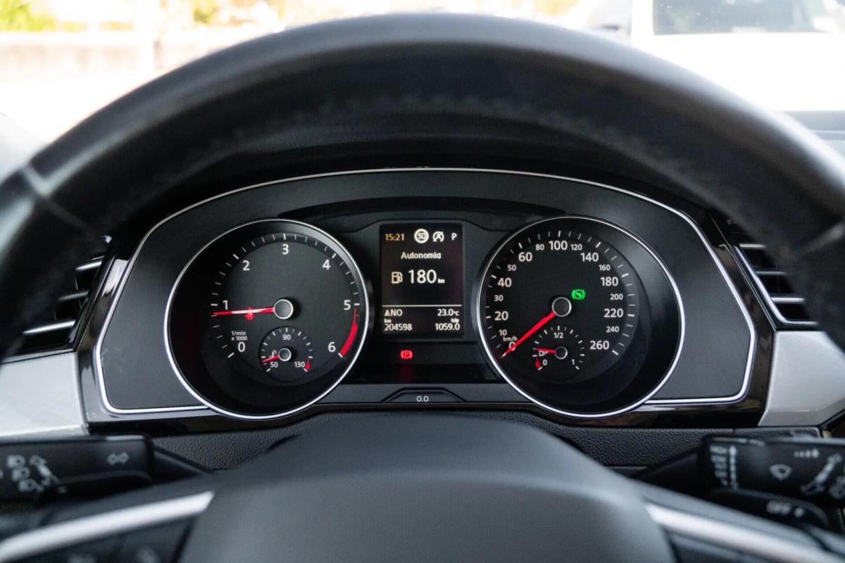 volkswagen-passat-variant-2021-diesel-1968cc