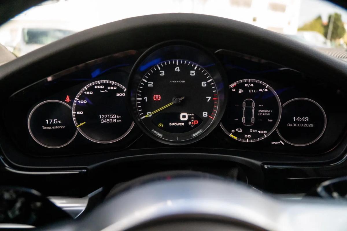 porsche-panamera-2018-hibrido-a-gasolina-2894cc