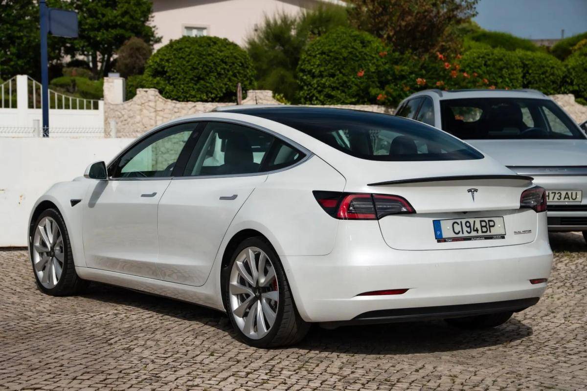 tesla-model-3-2019-eletrico-0cc
