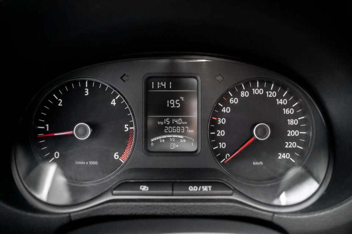 volkswagen-polo-2010-diesel-1598cc