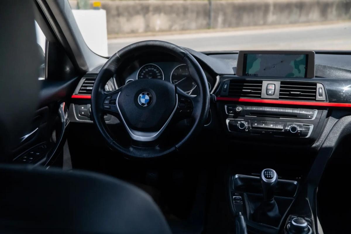 bmw-serie-3-318d-touring-2013-diesel-1995cc