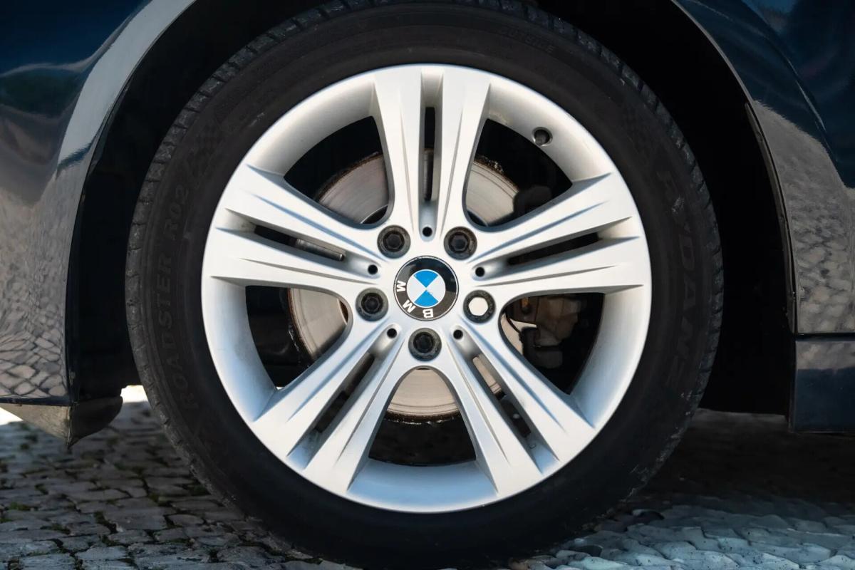 bmw-serie-3-318d-touring-2013-diesel-1995cc
