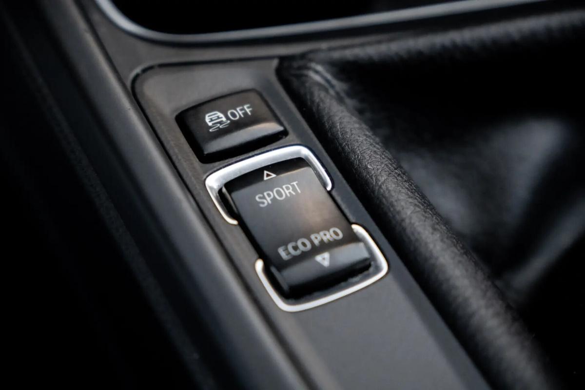 bmw-serie-3-318d-touring-2013-diesel-1995cc